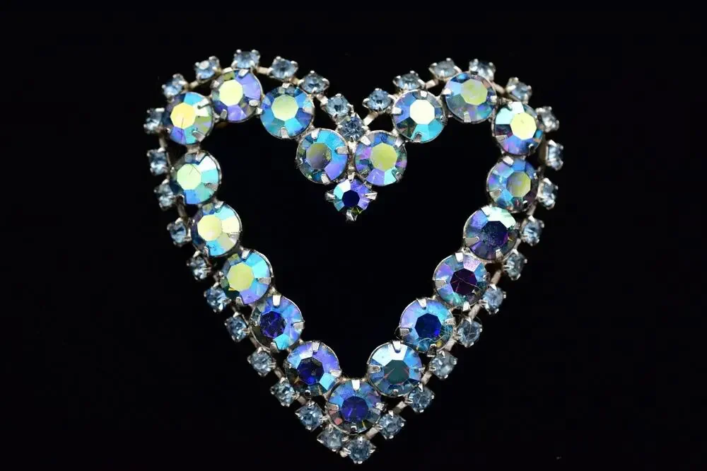 Vintage Crystal Heart Pin Brooch Blue Aurora Borealis Prong Rhinestone 60s BinBI
